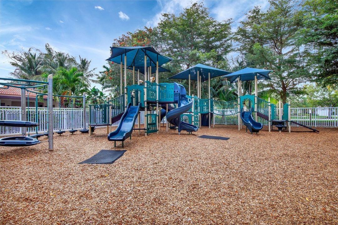 For Sale: $1,200,000 (4 beds, 2 baths, 2672 Square Feet)
