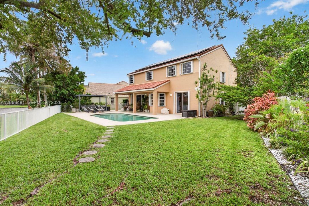 For Sale: $1,200,000 (4 beds, 2 baths, 2672 Square Feet)