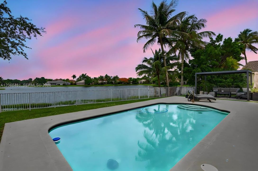 For Sale: $1,200,000 (4 beds, 2 baths, 2672 Square Feet)