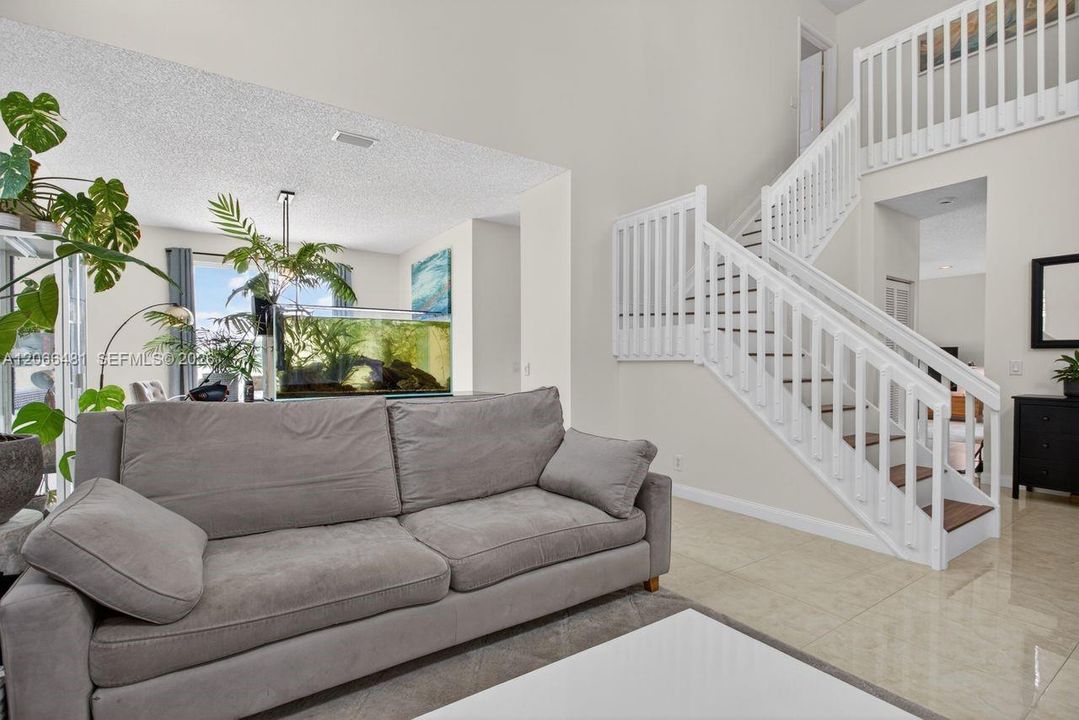For Sale: $1,200,000 (4 beds, 2 baths, 2672 Square Feet)