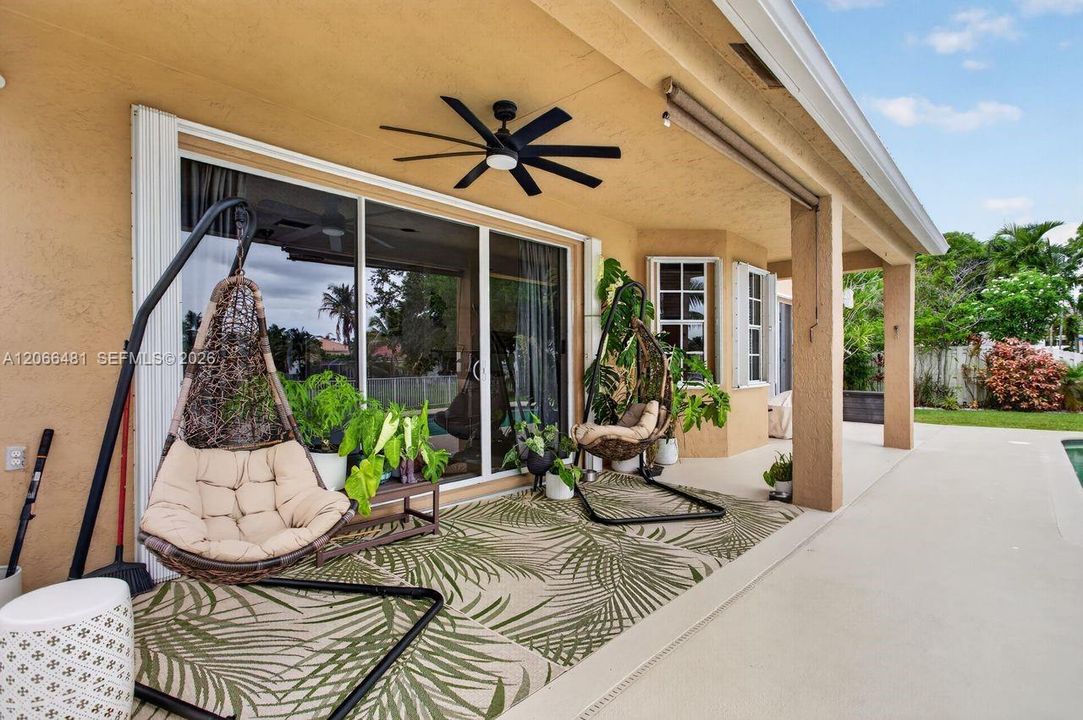 For Sale: $1,200,000 (4 beds, 2 baths, 2672 Square Feet)