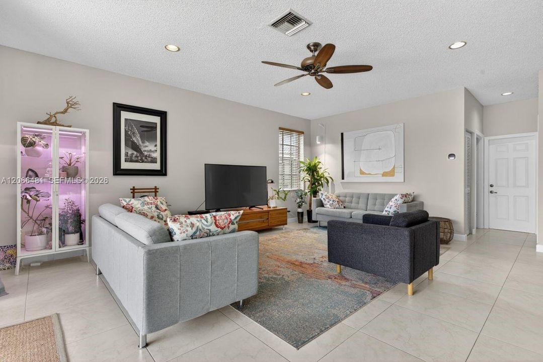 For Sale: $1,200,000 (4 beds, 2 baths, 2672 Square Feet)