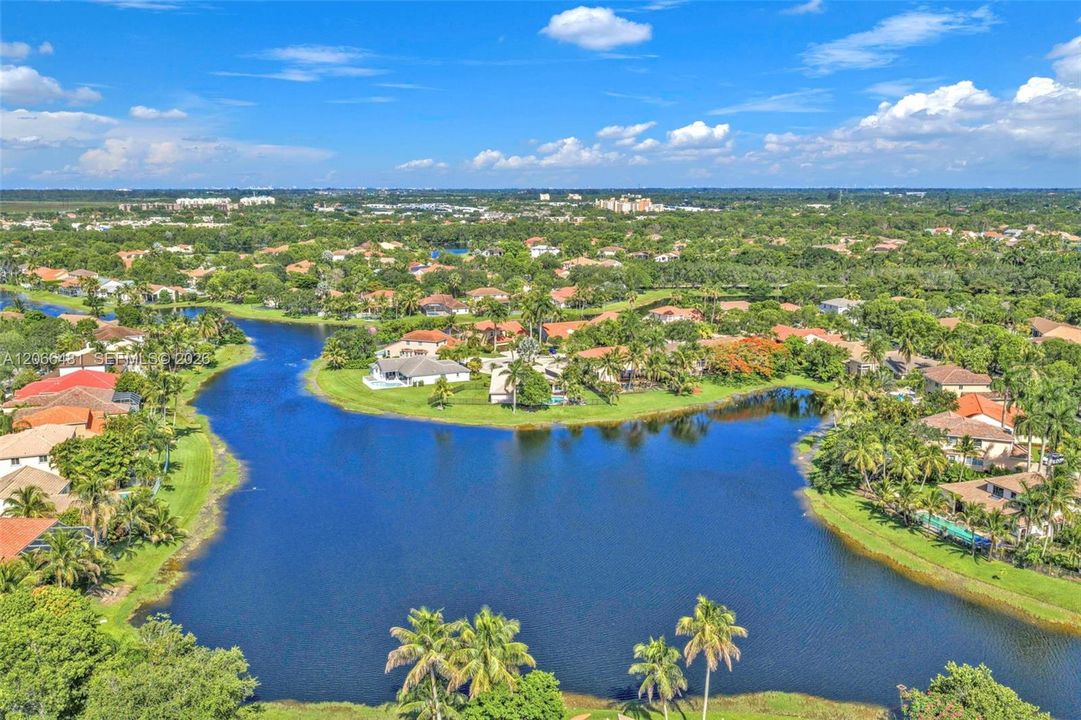 For Sale: $1,200,000 (4 beds, 2 baths, 2672 Square Feet)
