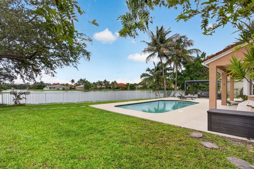 For Sale: $1,200,000 (4 beds, 2 baths, 2672 Square Feet)