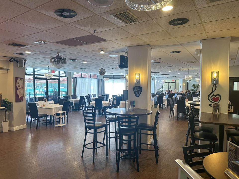 MEL'S BISTRO