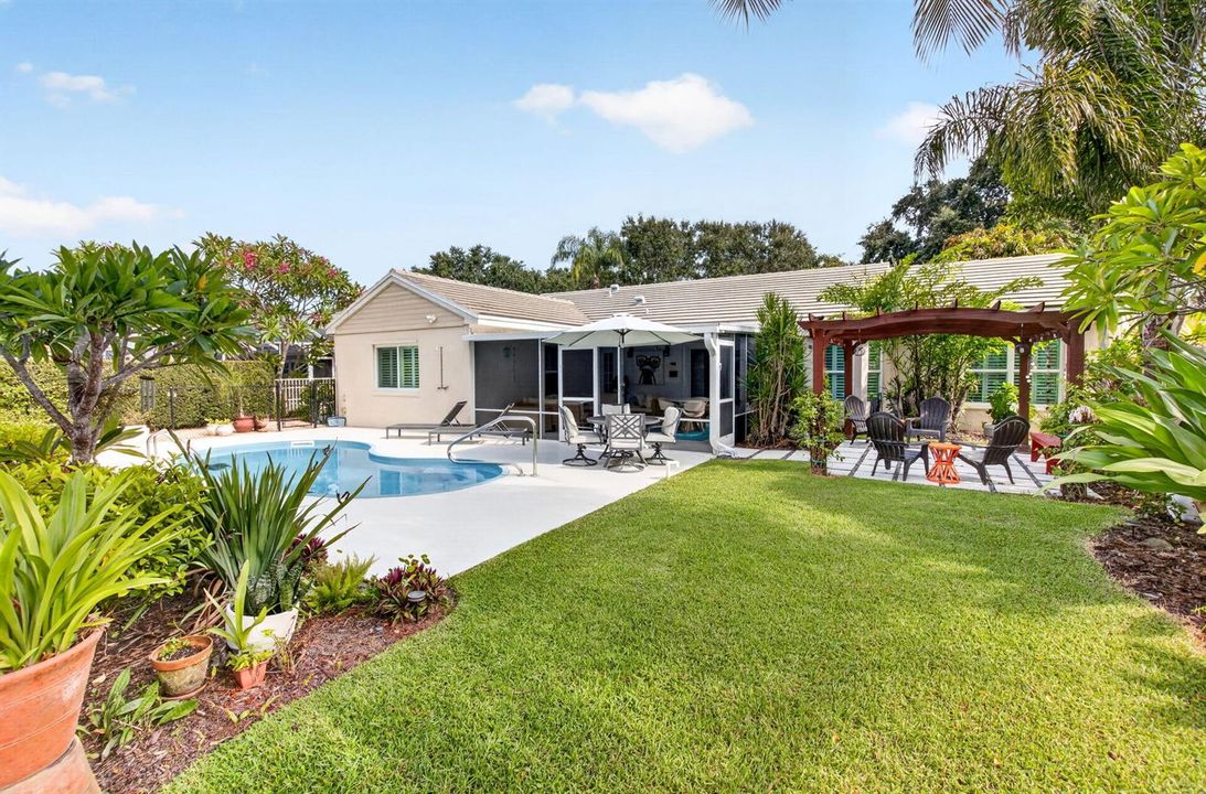3864 Backyard 1
