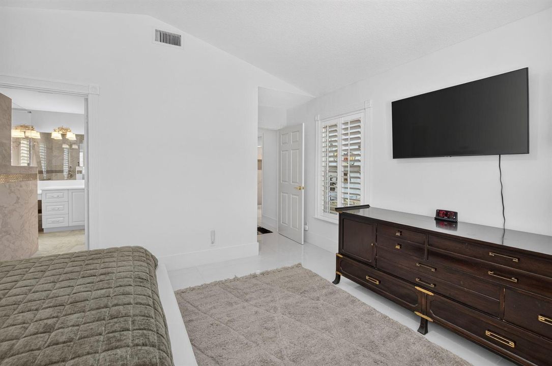 3864 Primary Bedroom 2