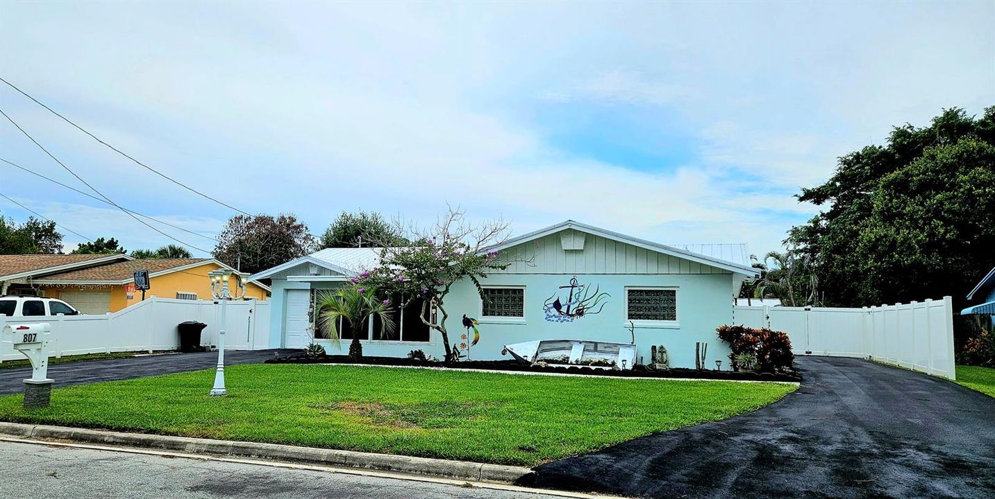 Front 807