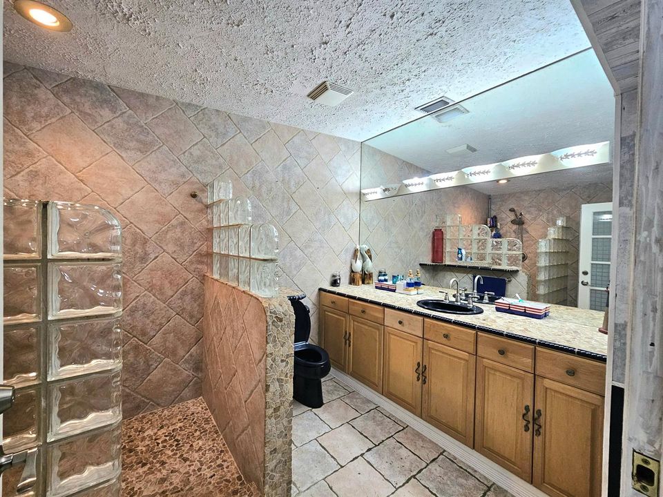 2nd Bath 807 1