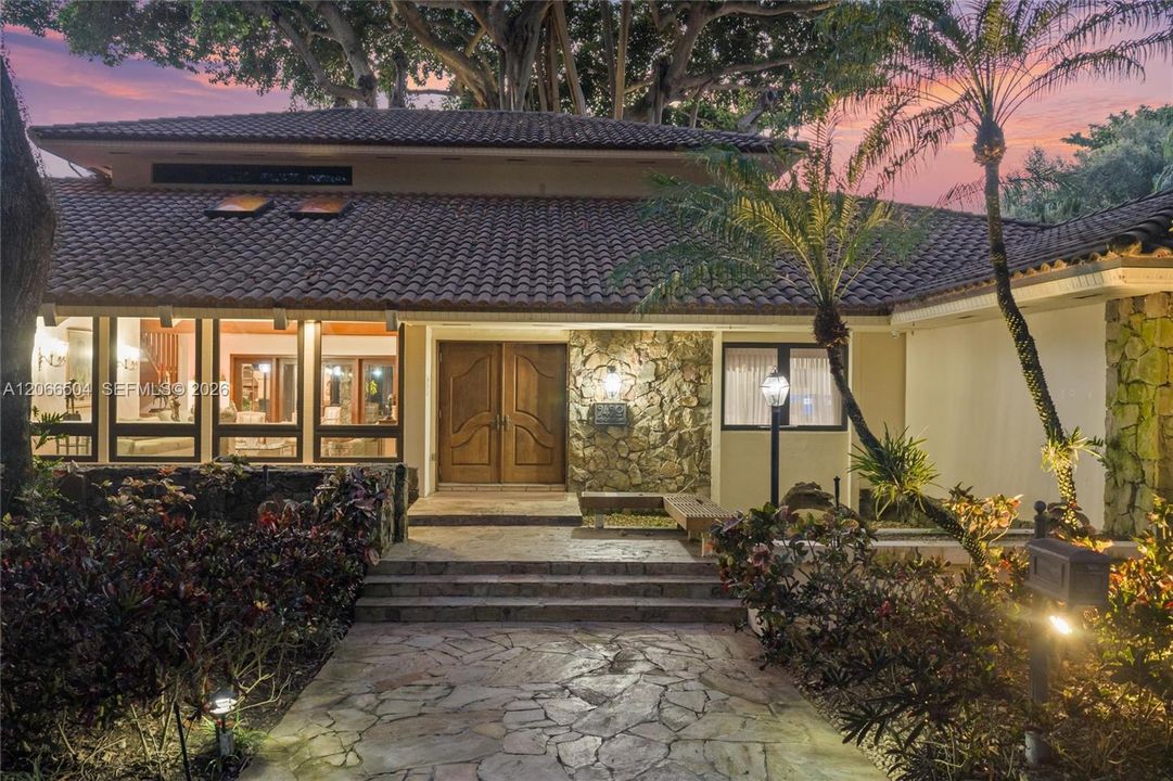 For Sale: $11,300,000 (7 beds, 5 baths, 6371 Square Feet)