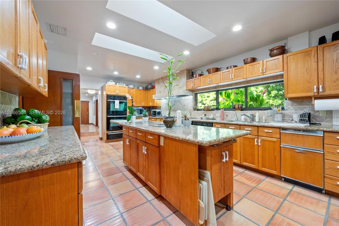 For Sale: $11,300,000 (7 beds, 5 baths, 6371 Square Feet)