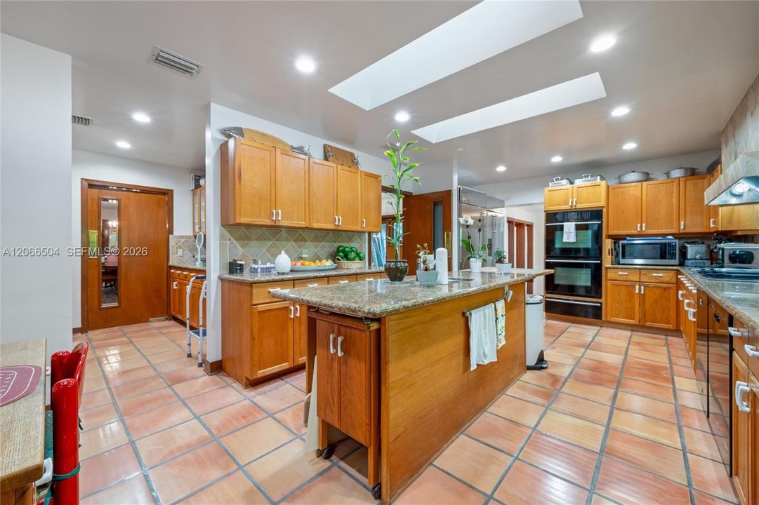 For Sale: $11,300,000 (7 beds, 5 baths, 6371 Square Feet)