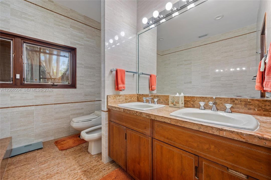 For Sale: $11,300,000 (7 beds, 5 baths, 6371 Square Feet)