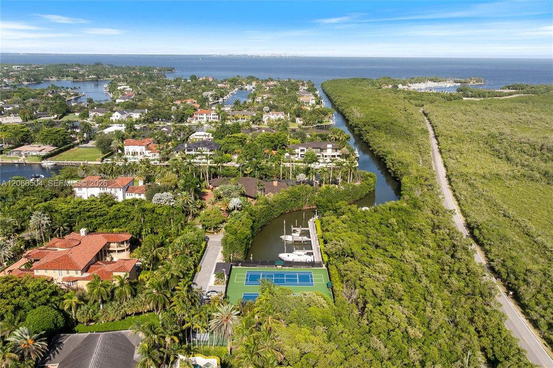 For Sale: $11,300,000 (7 beds, 5 baths, 6371 Square Feet)