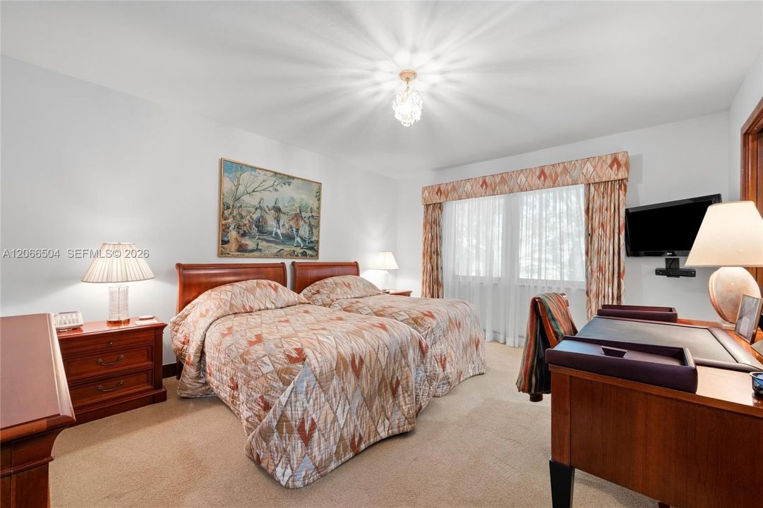 For Sale: $11,300,000 (7 beds, 5 baths, 6371 Square Feet)