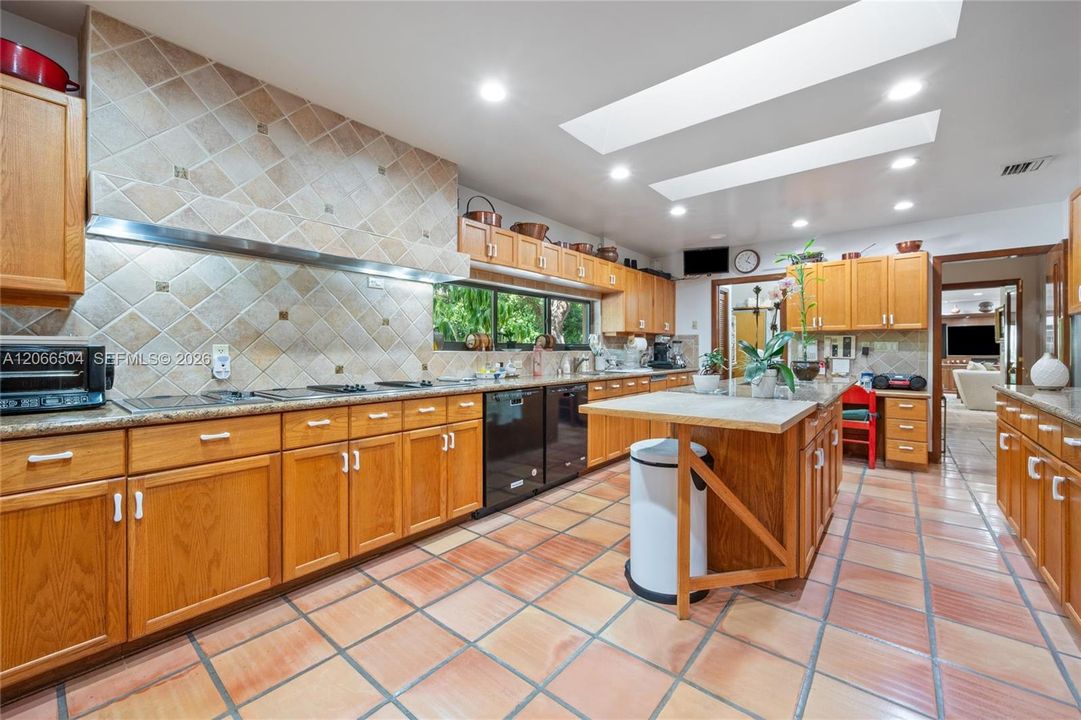For Sale: $11,300,000 (7 beds, 5 baths, 6371 Square Feet)