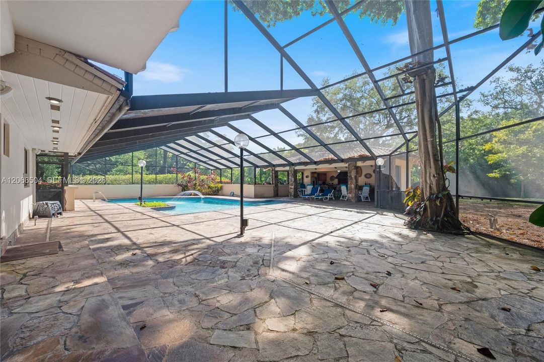 For Sale: $11,300,000 (7 beds, 5 baths, 6371 Square Feet)