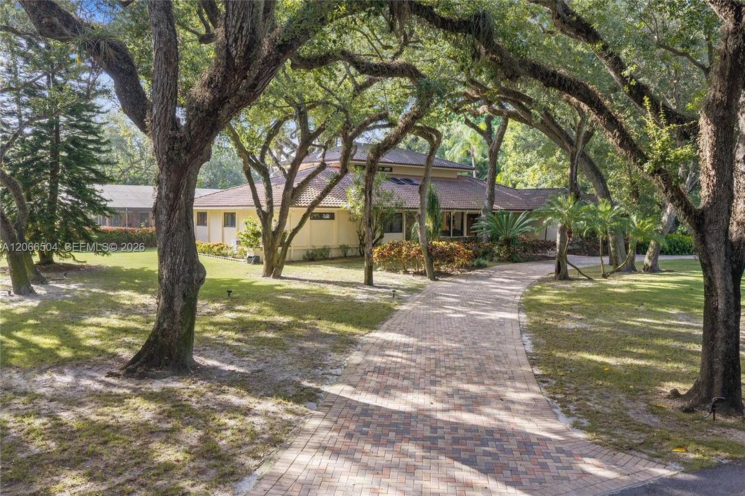 For Sale: $11,300,000 (7 beds, 5 baths, 6371 Square Feet)
