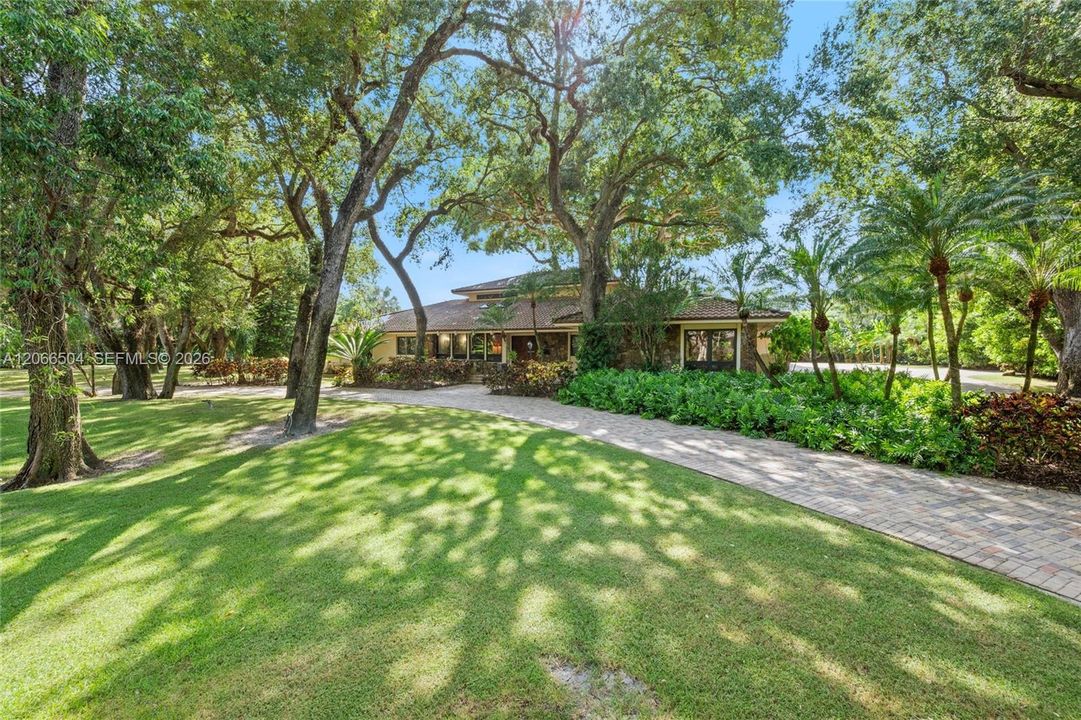 For Sale: $11,300,000 (7 beds, 5 baths, 6371 Square Feet)