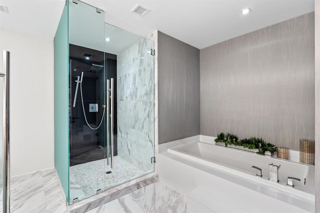 PRIMARY_BATHROOM_ANGLE_RIGHT