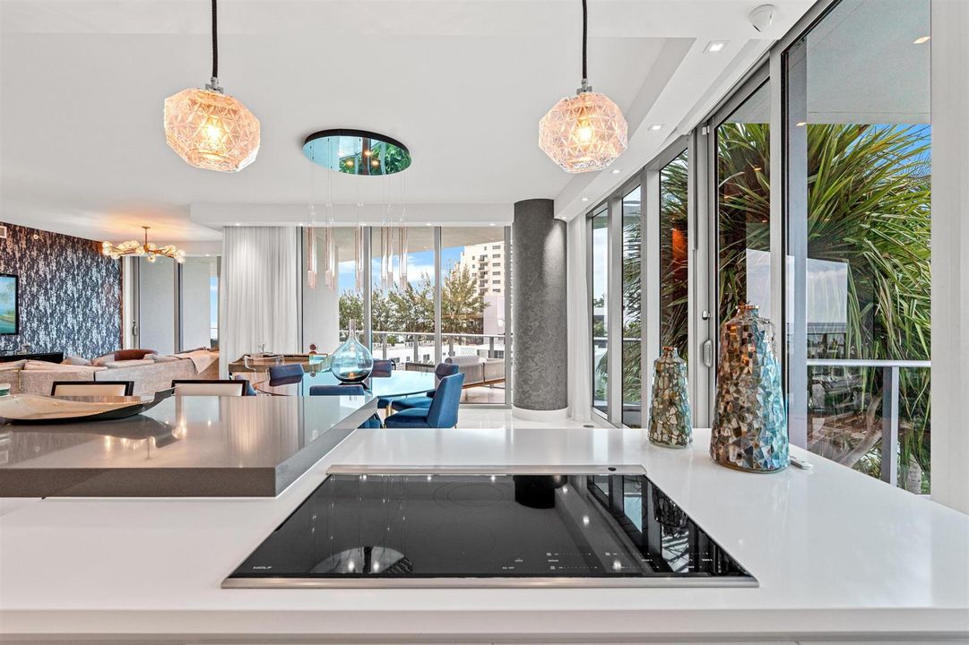 KITCHEN_TO_DINING_STRAIGHT