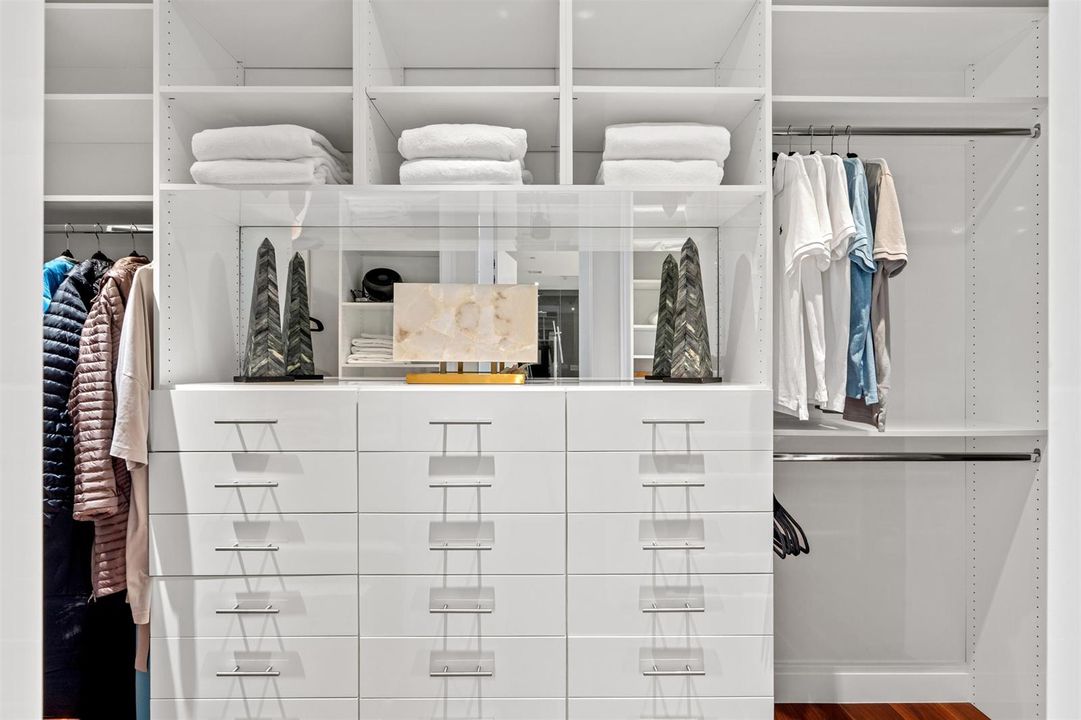 PRIMARY_CLOSET