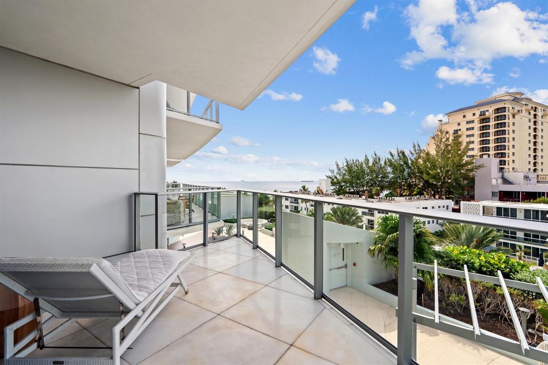 BALCONY_1_ANGLE_LEFT