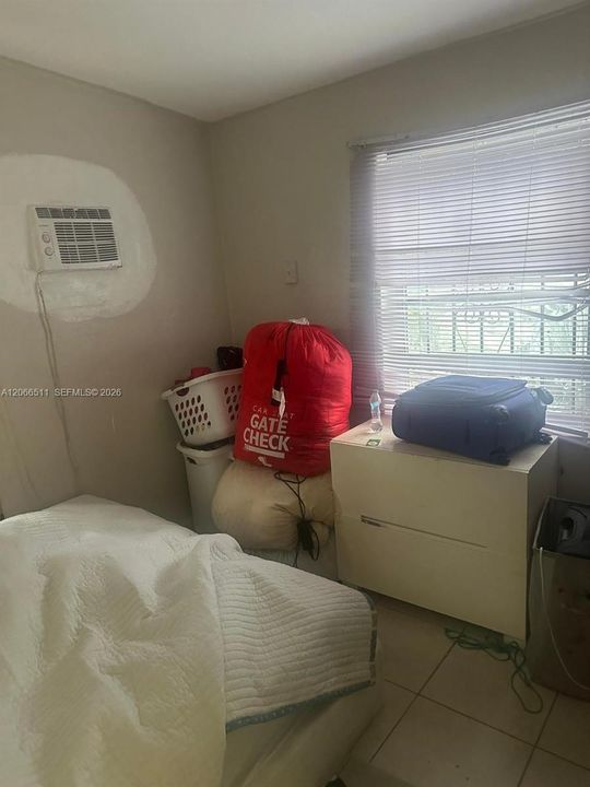 En Venta: $399,000 (4 camas, 2 baños, 1316 Pies cuadrados)