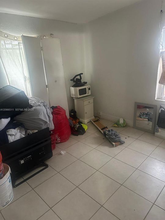 En Venta: $399,000 (4 camas, 2 baños, 1316 Pies cuadrados)