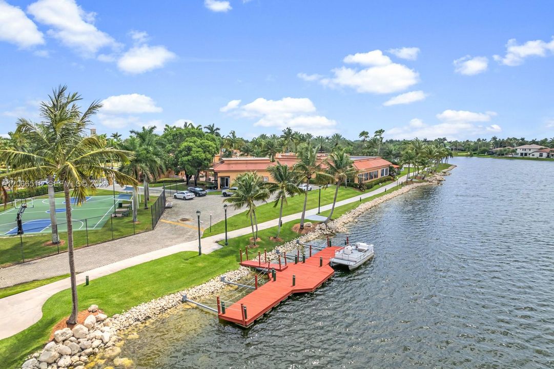 For Rent: $6,300 (6 beds, 5 baths, 3967 Square Feet)