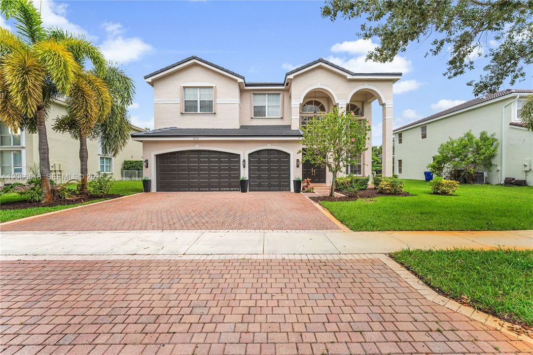 For Rent: $6,300 (6 beds, 5 baths, 3967 Square Feet)