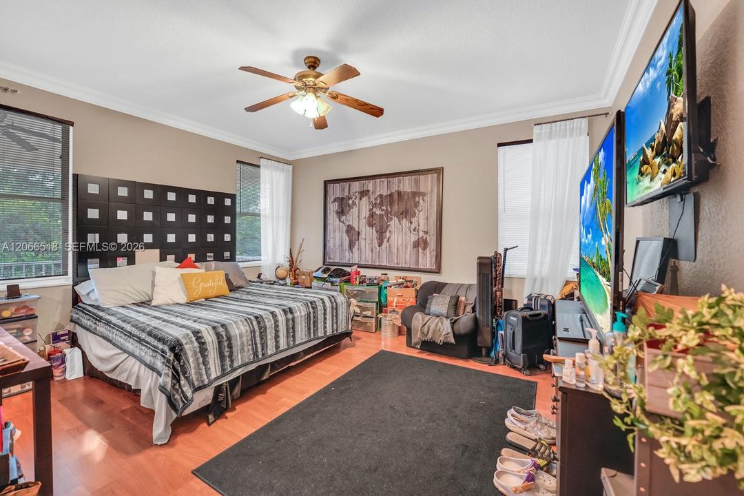 For Rent: $6,300 (6 beds, 5 baths, 3967 Square Feet)