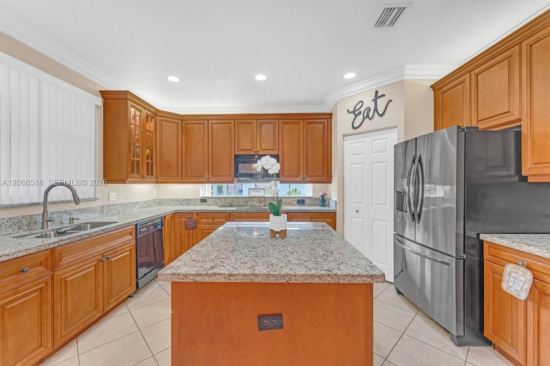 For Rent: $6,300 (6 beds, 5 baths, 3967 Square Feet)
