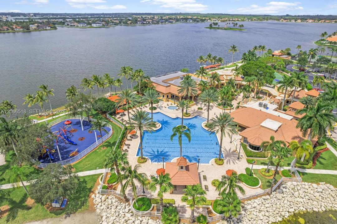 For Rent: $6,300 (6 beds, 5 baths, 3967 Square Feet)