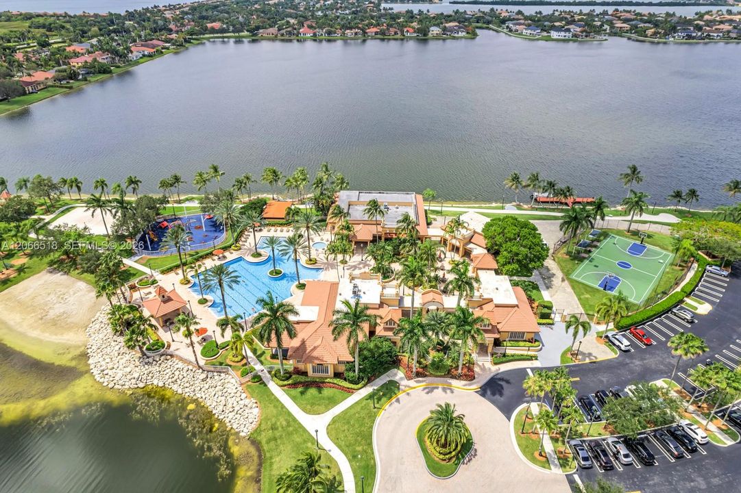 For Rent: $6,300 (6 beds, 5 baths, 3967 Square Feet)