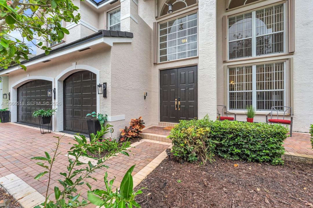 For Rent: $6,300 (6 beds, 5 baths, 3967 Square Feet)