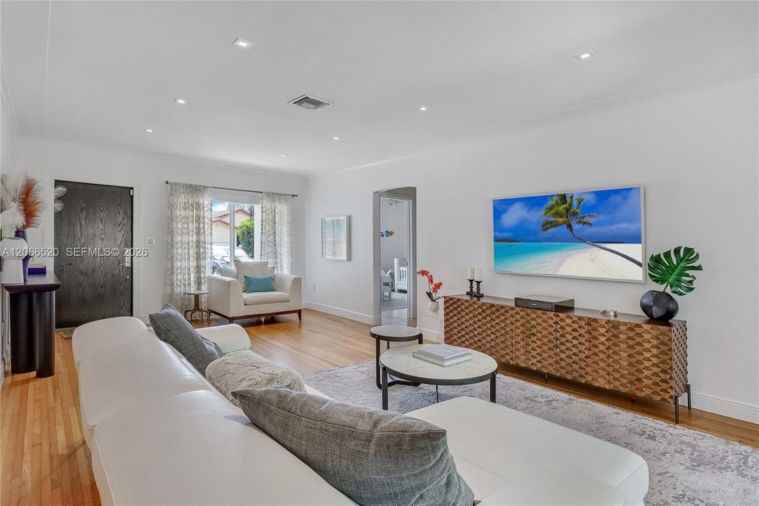 For Rent: $9,500 (4 beds, 3 baths, 1900 Square Feet)