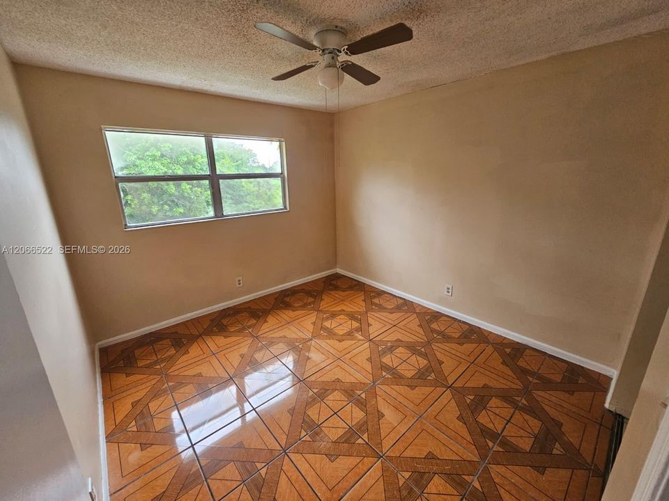 For Sale: $350,000 (4 beds, 2 baths, 1783 Square Feet)