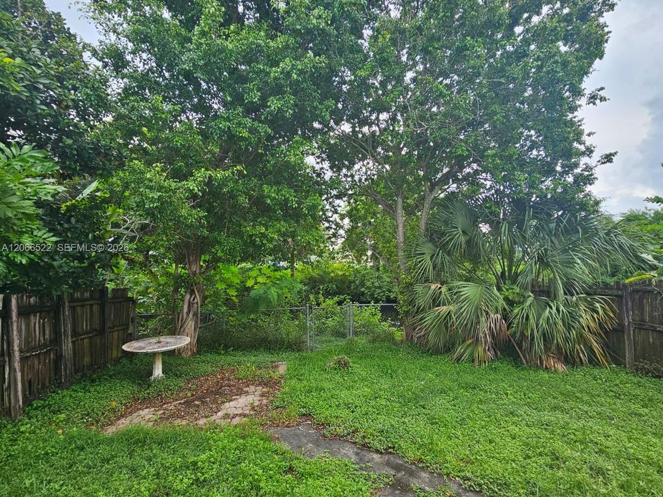 For Sale: $350,000 (4 beds, 2 baths, 1783 Square Feet)