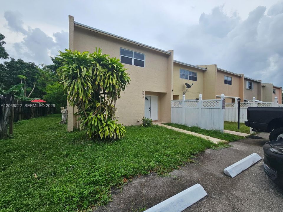 For Sale: $350,000 (4 beds, 2 baths, 1783 Square Feet)