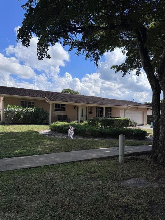 For Sale: $750,000 (4 beds, 2 baths, 1774 Square Feet)