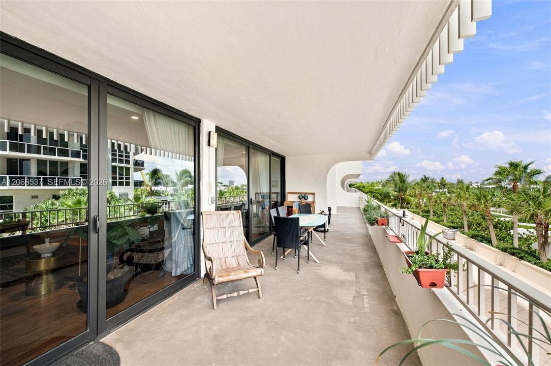 For Sale: $1,499,000 (3 beds, 2 baths, 2060 Square Feet)