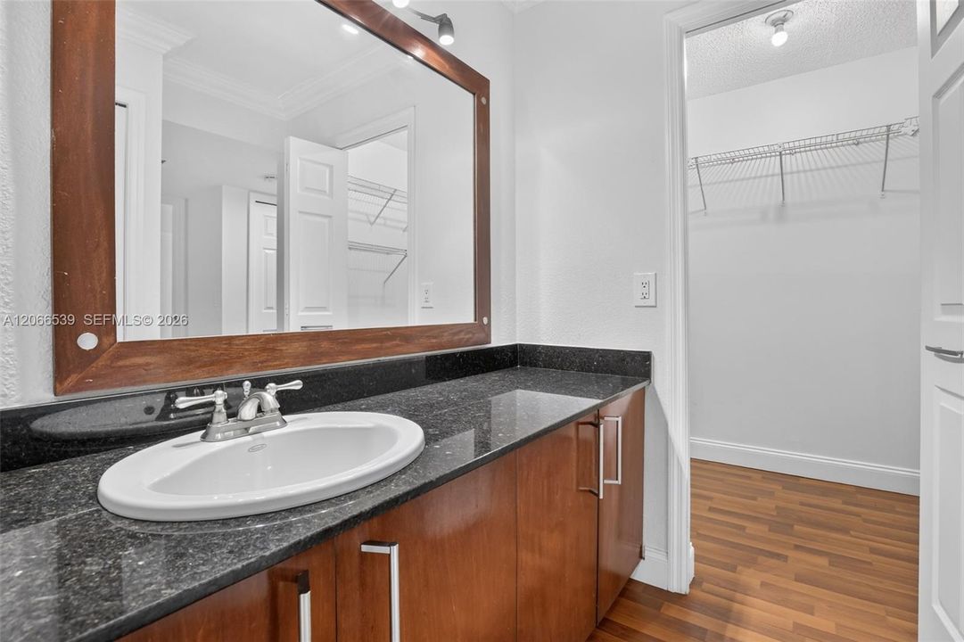 For Rent: $2,300 (2 beds, 2 baths, 1256 Square Feet)