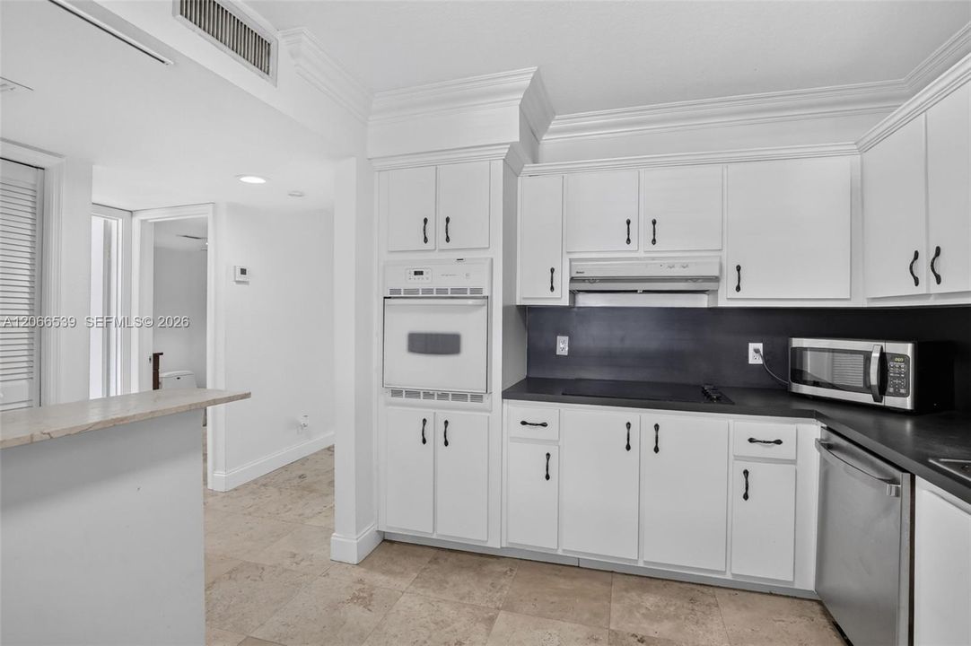 For Rent: $2,300 (2 beds, 2 baths, 1256 Square Feet)