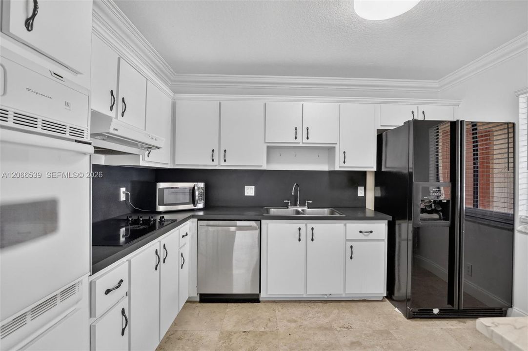 For Rent: $2,300 (2 beds, 2 baths, 1256 Square Feet)