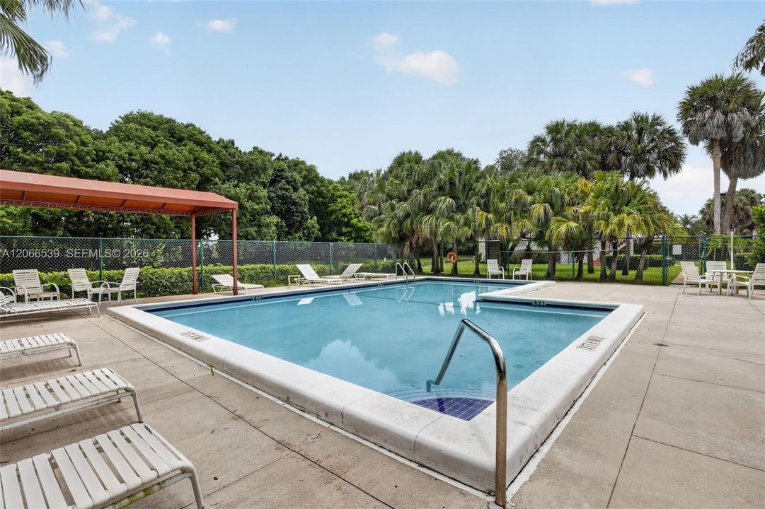 For Rent: $2,300 (2 beds, 2 baths, 1256 Square Feet)