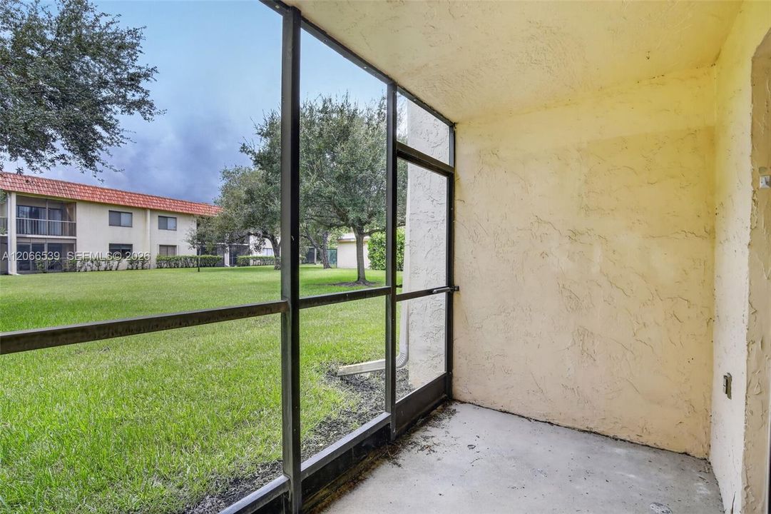 For Rent: $2,300 (2 beds, 2 baths, 1256 Square Feet)