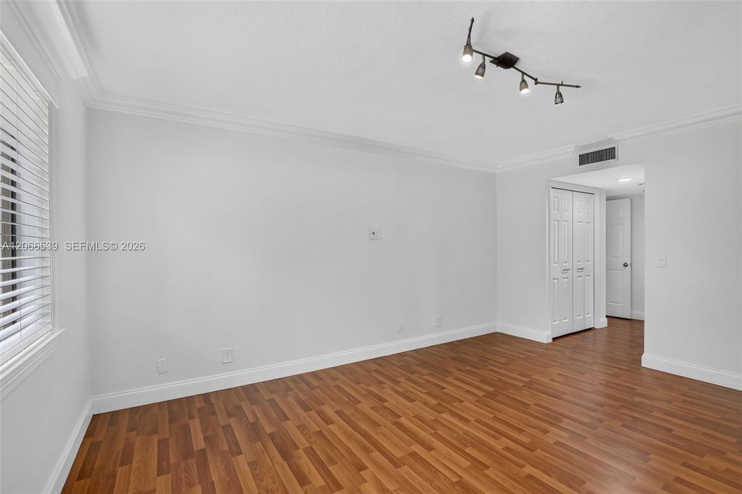 For Rent: $2,300 (2 beds, 2 baths, 1256 Square Feet)
