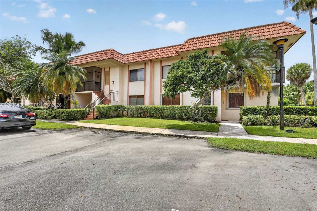 For Rent: $2,300 (2 beds, 2 baths, 1256 Square Feet)