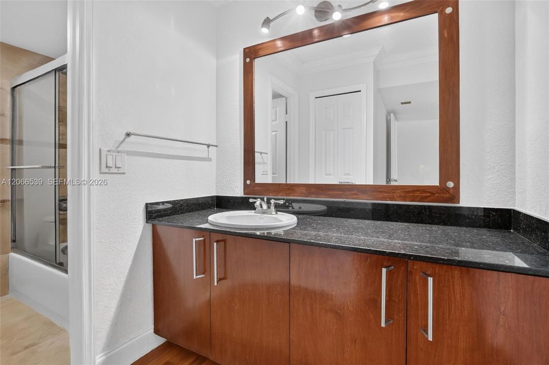 For Rent: $2,300 (2 beds, 2 baths, 1256 Square Feet)